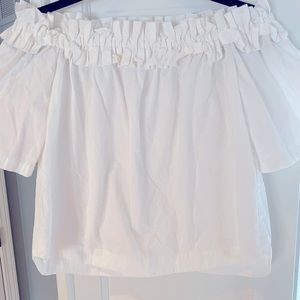 Ladies off the shoulder Vineyard Vines white top.